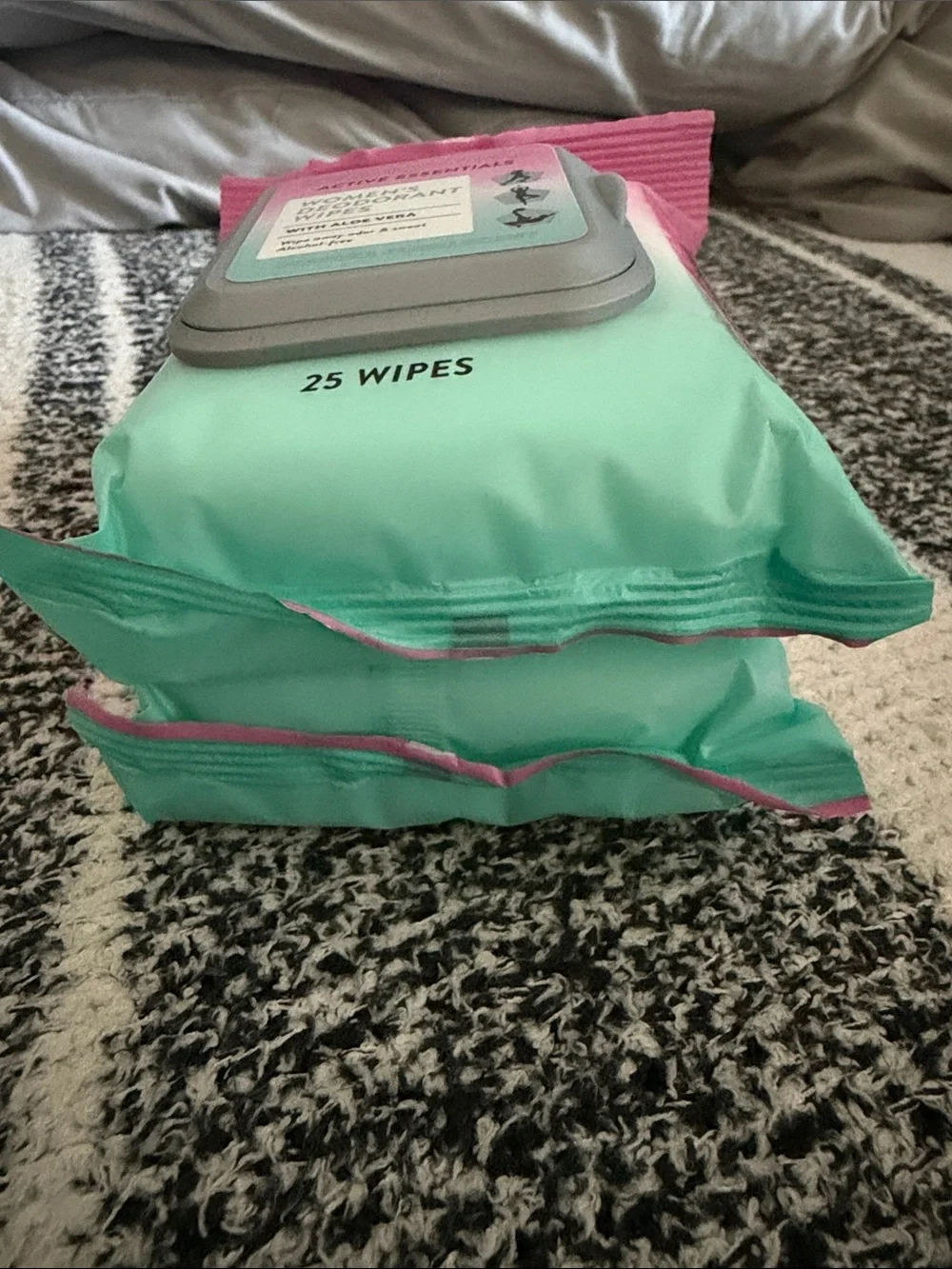 Women's Deodorant Wipes with Aloe Vera - Pink & Teal - Active Essentials